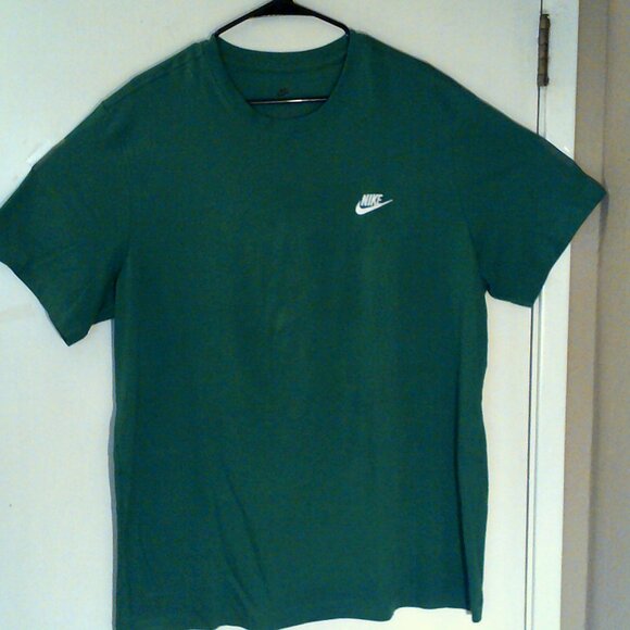 NIKE SPORTSWEAR "Club Embroidered Tee" MEN'S GREEN WHITE T-SHIRT XL AR4997-365 - Picture 6 of 6